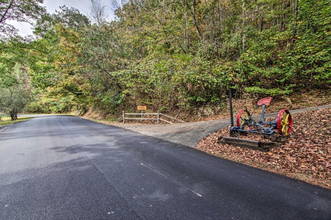 Pigeon Forge Scenic Solitude With Private Hot Tub! Exteriör bild
